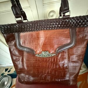 Chic Dark Brown Croc-Embossed Shoulder Bag